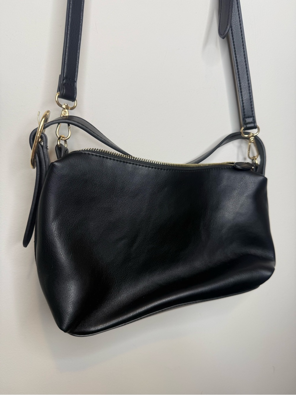 Old Navy Classic Black Crossbody Bag - Timeless Everyday Style
